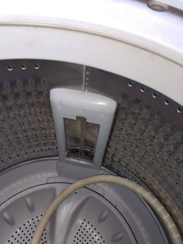 9 Kg top load washing machine, in mint condition. 1 month used 3