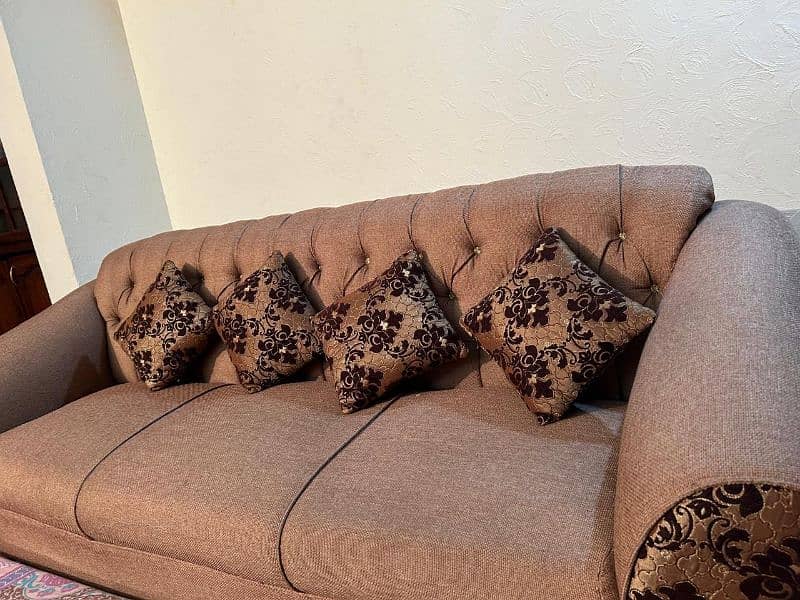 sofa for sale there is pik Chk chose 1,2,3,seaters 3