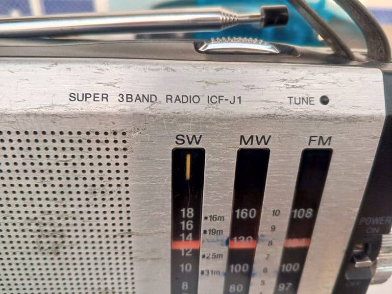 Radio Sony  3 band 4