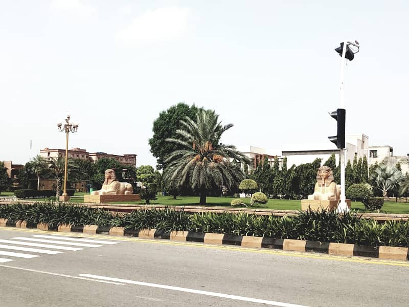 5 Marla Facing Park Plot For Sale in Bahria Town Lahore 1