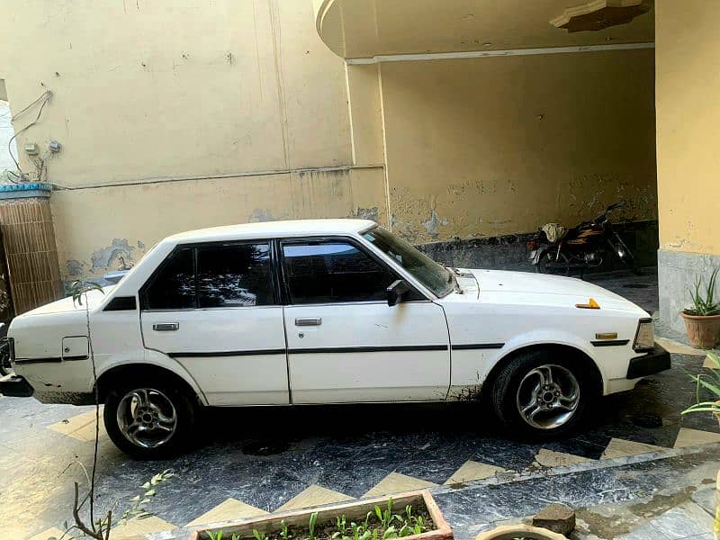 Toyota Corolla 1982 9