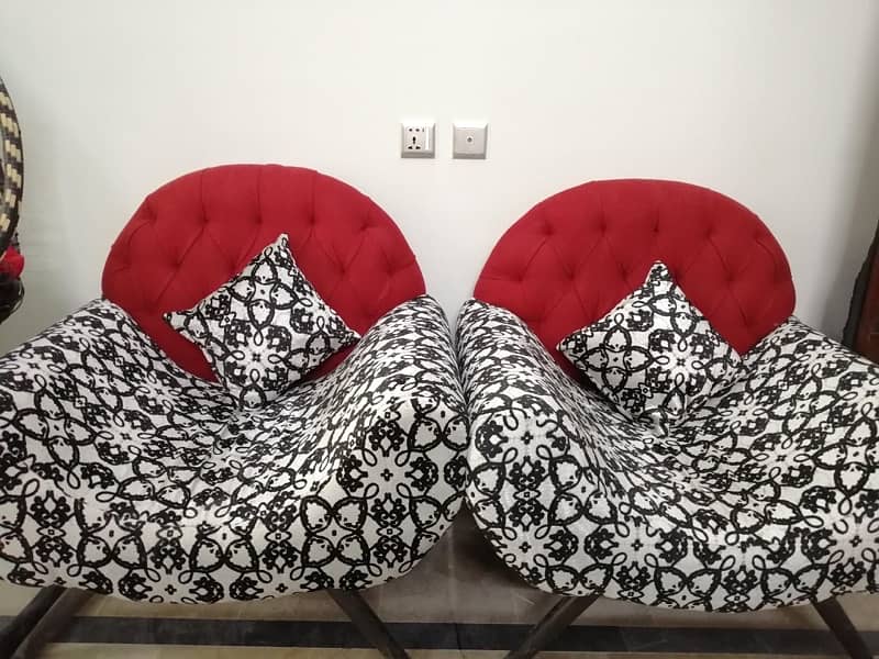 Bedroom chairs (urgently selling) 0