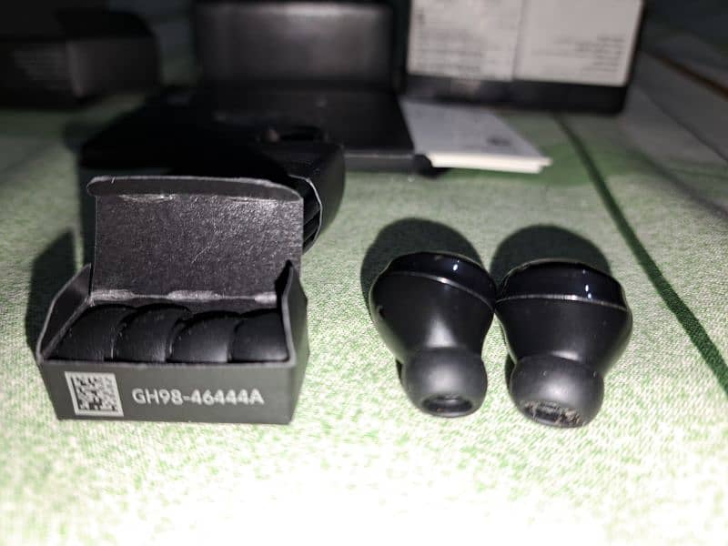 Original Samsung Galaxy Buds Pro, without Dock 2