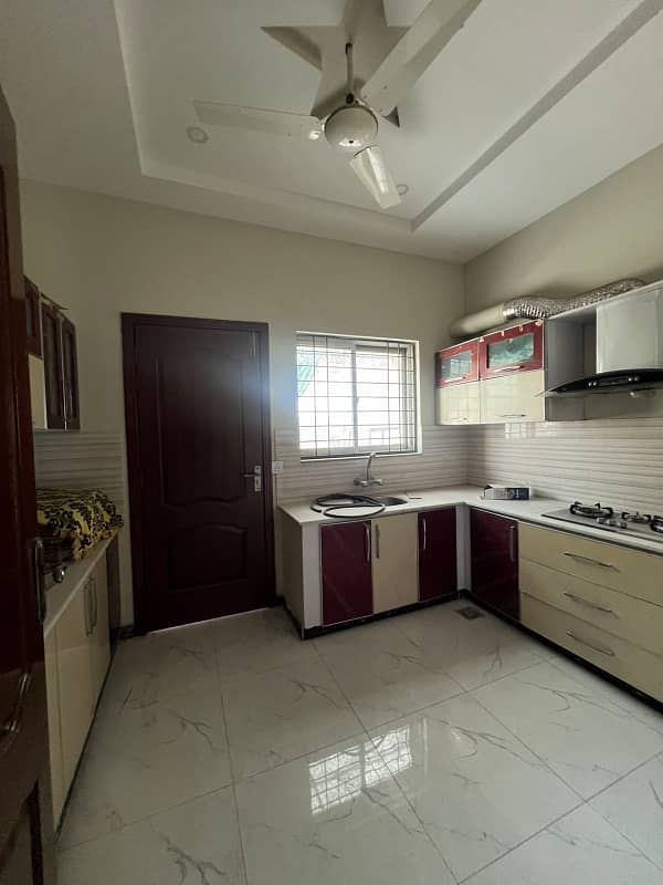 1 kanal upper portion for rent all facilities available 6