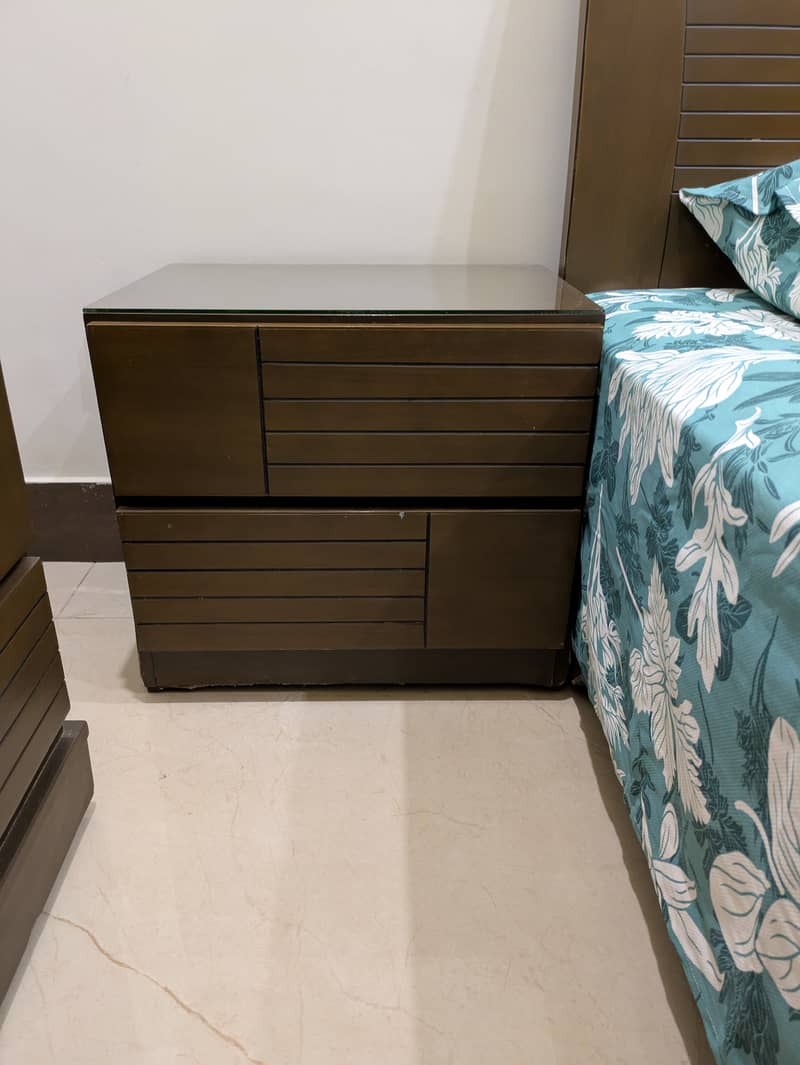 King Size Bed / Side Tables  / cupboard / bedroom furniture for sale 4