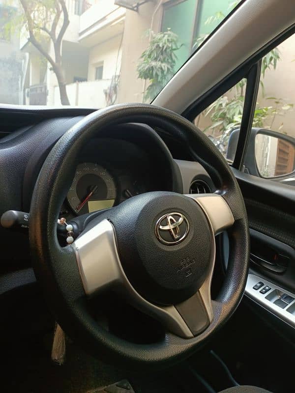 Toyota Vitz 2015 0