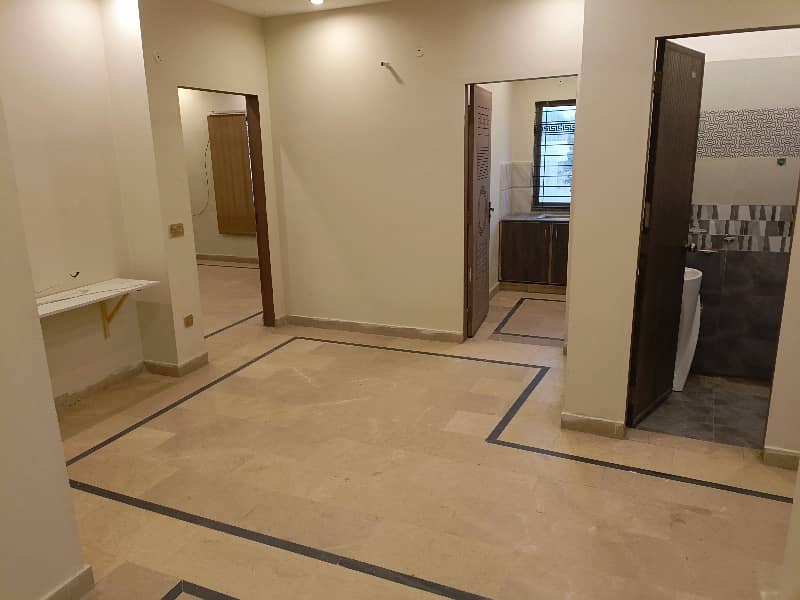 Hot Offer Scond Floor Flat Available For Sailent office use In Johar Town Near Doctor hospital 0