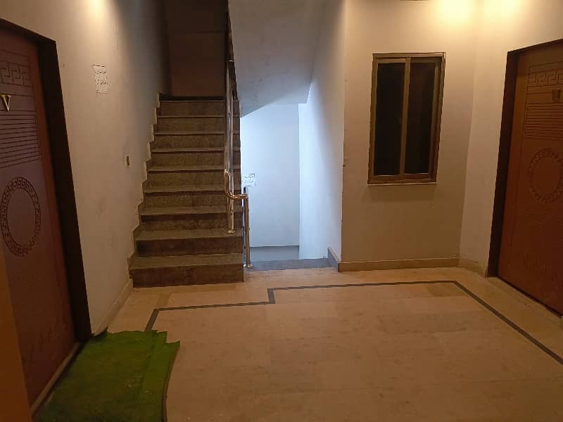 Hot Offer Scond Floor Flat Available For Sailent office use In Johar Town Near Doctor hospital 2