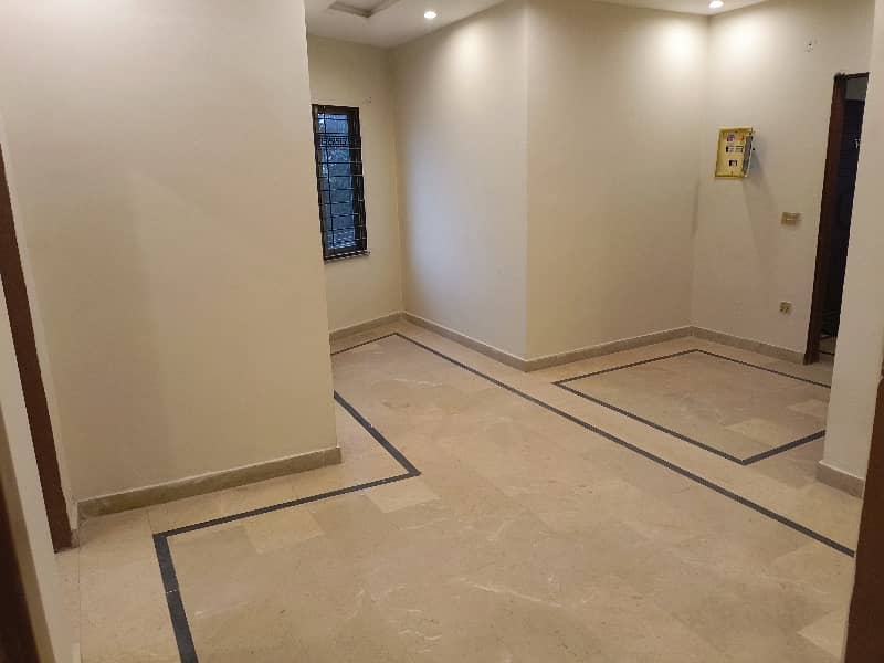 Hot Offer Scond Floor Flat Available For Sailent office use In Johar Town Near Doctor hospital 5