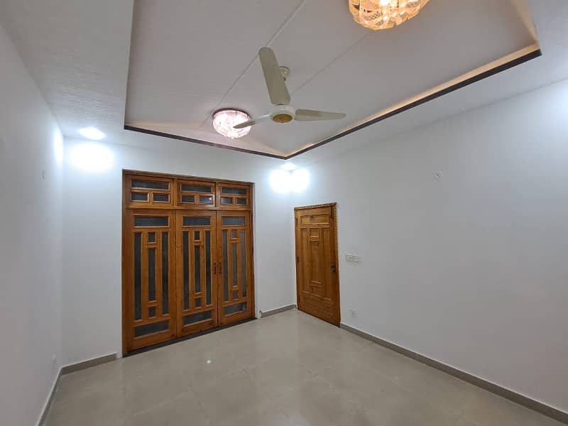 10 Marla Beautiful House With Basement For Rent In Overseas B Block Bahria Town,Lahore 11