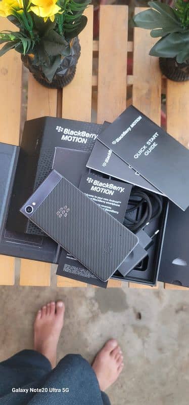 BlackBerry motion in lush condition (pta official approved ) with box 5