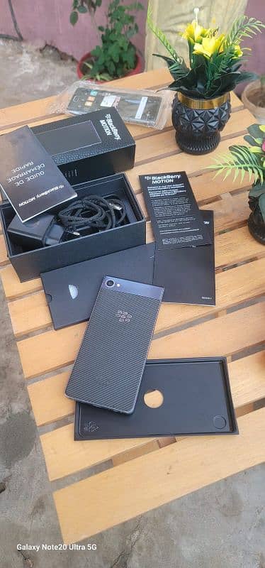 BlackBerry motion in lush condition (pta official approved ) with box 13