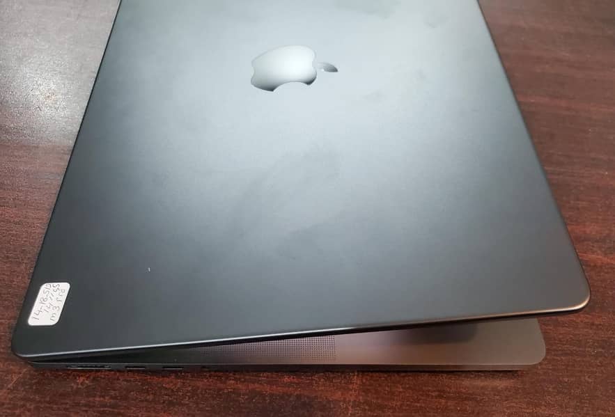 Macbook M3 pro , 14", 18gb ram, 512gb ssd 1