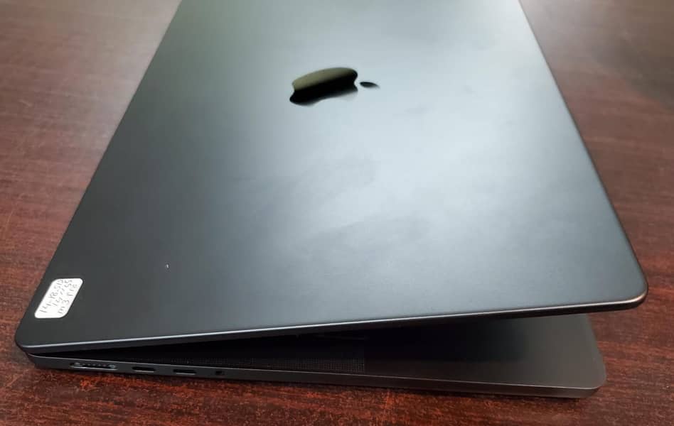 Macbook M3 pro , 14", 18gb ram, 512gb ssd 3