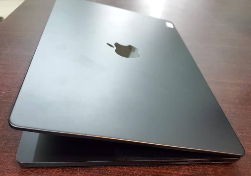 Macbook M3 pro , 14", 18gb ram, 512gb ssd 6