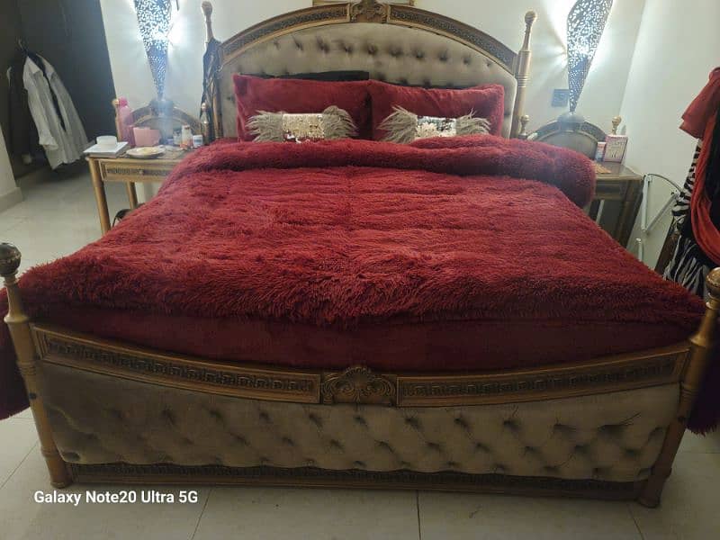 Double bed king size with side tables, coffee table, dressing table 2