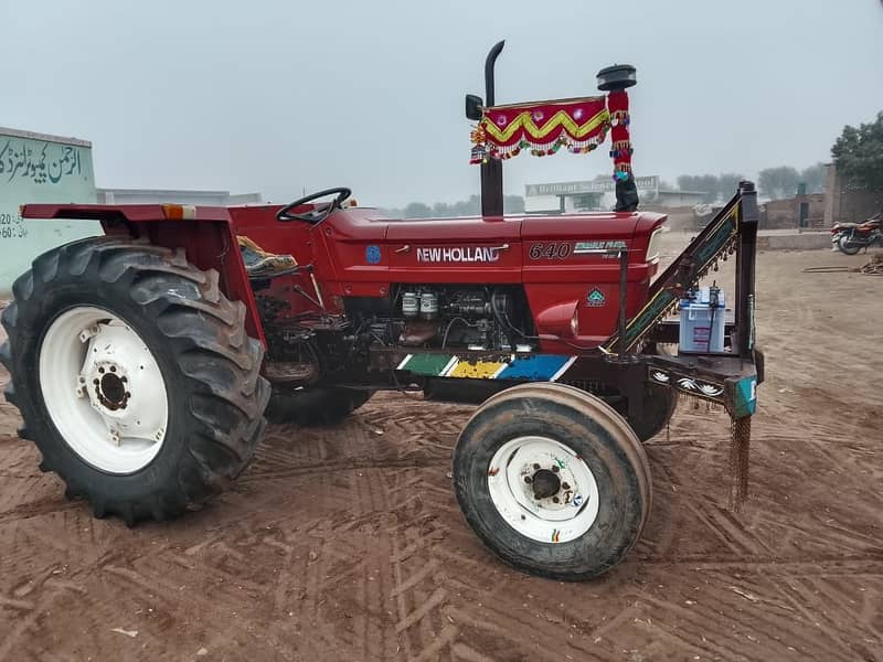 New Holland Tractor Model 2011 4