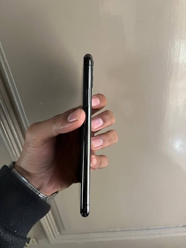 Iphone 11 pro max 10/10 waterpack no open repair whatsapp O3I7-7833I98 3