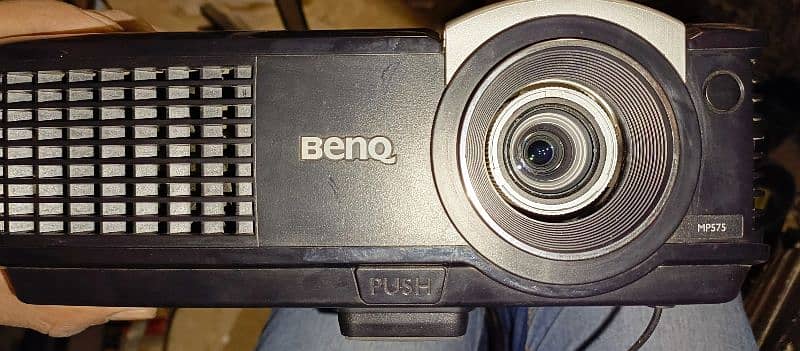 Benq MP575 projector 2