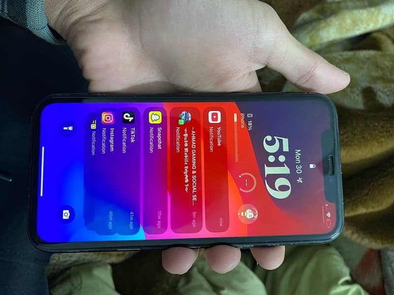 iPhone XR 5