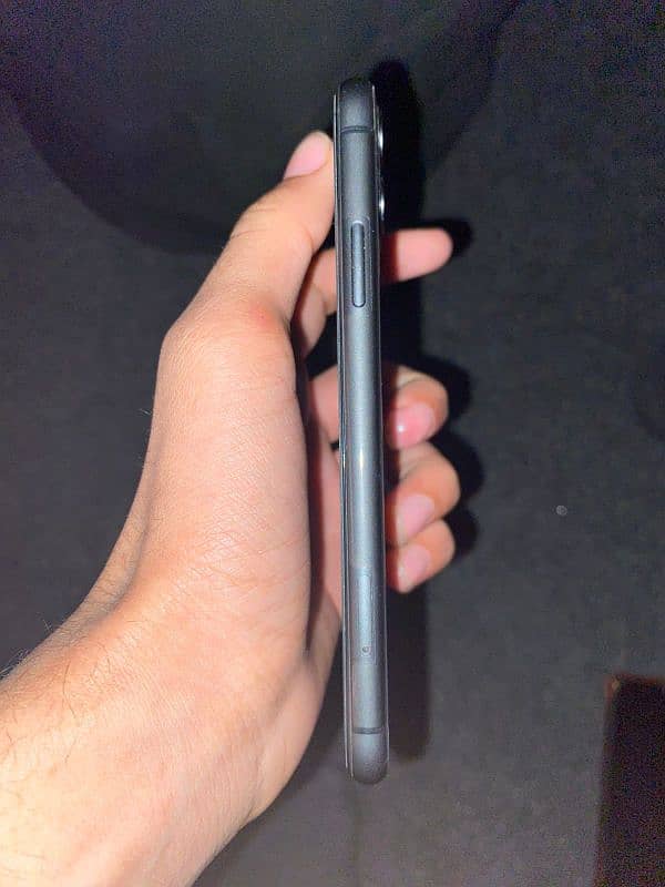 Iphone 11 Shisha condition 10/10 waterpack Black color 5