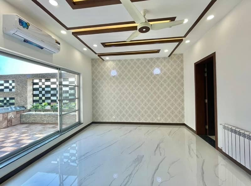 1 Kanal Brand New Luxury Upper Portion With Servent Quater For Rent In DHA Phase 3, Block Z, Lahore 4