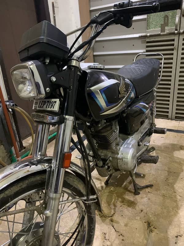 Honda 125 A to Z Tayar krwaya hua hy 1