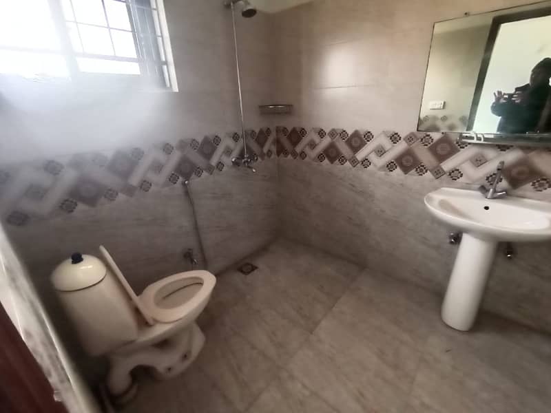 01 Kanal Luxury Beautiful Upper Portion Available For Rent In DHA Phase 3 Block XX Lahore Cantt 3