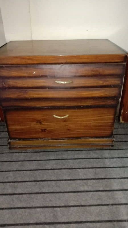 WOODEN KING SIZE BED WITH TWO SIDE TABLES AND ONE DRESSING TABLE 2