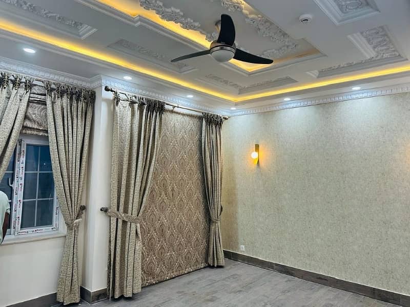 1 Kanal Out Class Upper Portion For Rent In DHA Phase 4, Block CC, Lahore 1