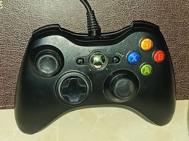 Pair of Xbox 360 Wired Controllers 1