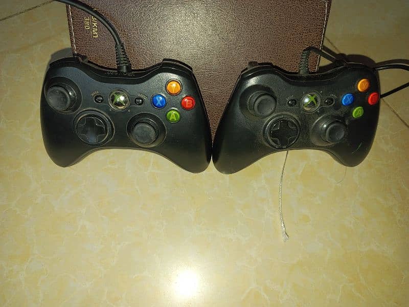 Pair of Xbox 360 Wired Controllers 3