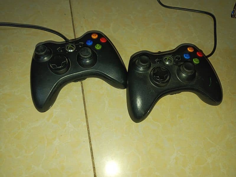 Pair of Xbox 360 Wired Controllers 6