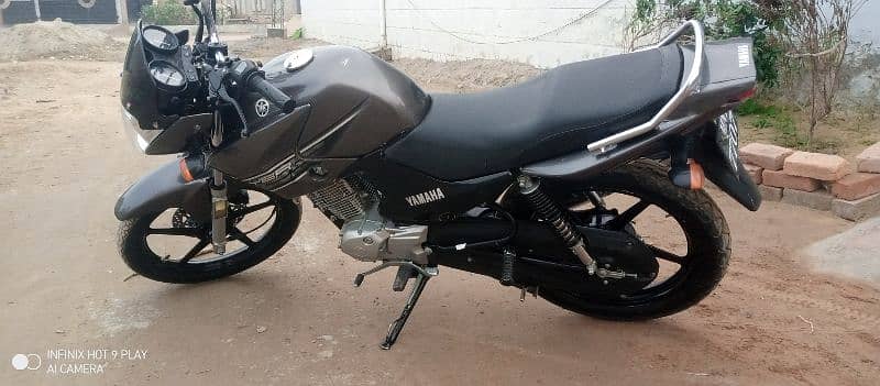 Yamaha YBR 125 2016 model like new condition 1