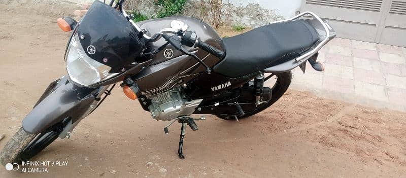 Yamaha YBR 125 2016 model like new condition 2