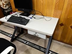 office table / gaming desk