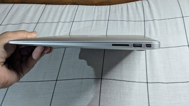 Apple MacBook Air 2015 intel i5 processor 9