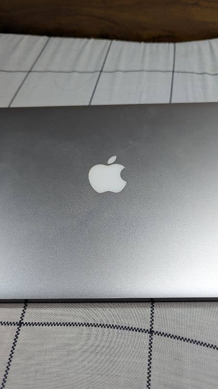 Apple MacBook Air 2015 intel i5 processor 14