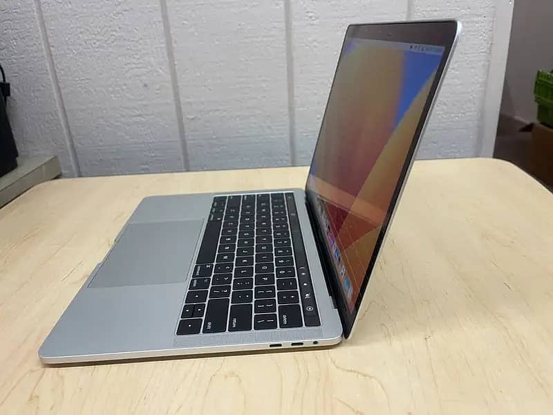 Apple 2017 MacBook Pro 13" Core i7 3.5/16GB/1TB | A GRADE iMPORT Stoc 1