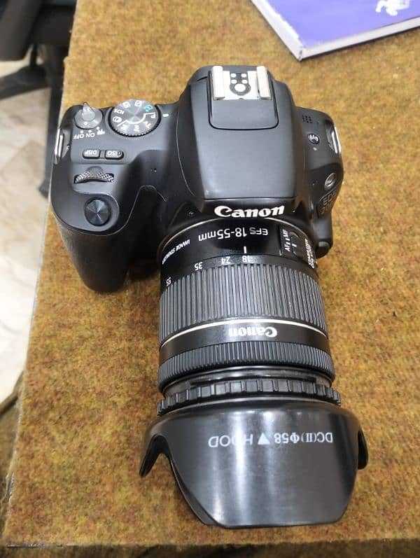 Canon EOS 200D 10/9.9 condition with box & charger 0