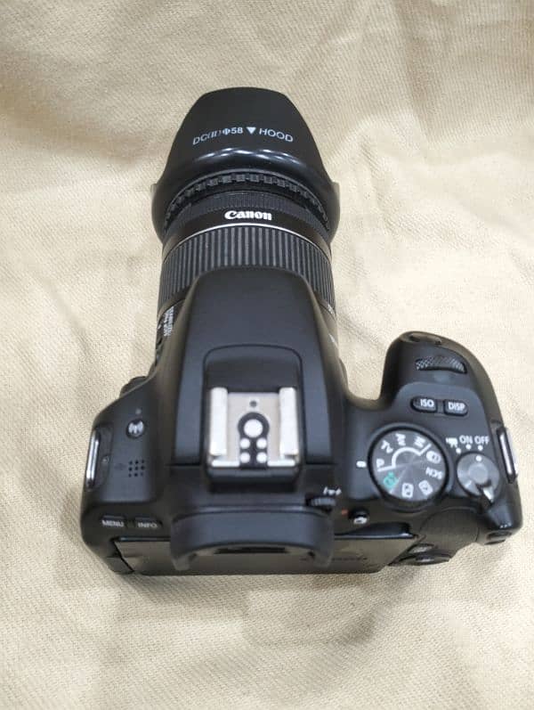 Canon EOS 200D 10/9.9 condition with box & charger 3