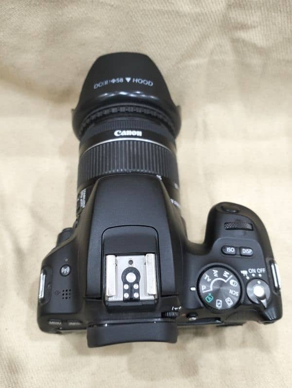 Canon EOS 200D 10/9.9 condition with box & charger 8