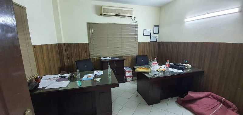 Ideal 520 SqFt Office for Rent adjacent to Main Boulevard Gulberg Lahore 2