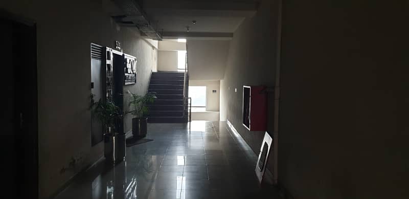 Ideal 700 SqFt Office for Rent adjacent to Main Boulevard Gulberg Lahore 8