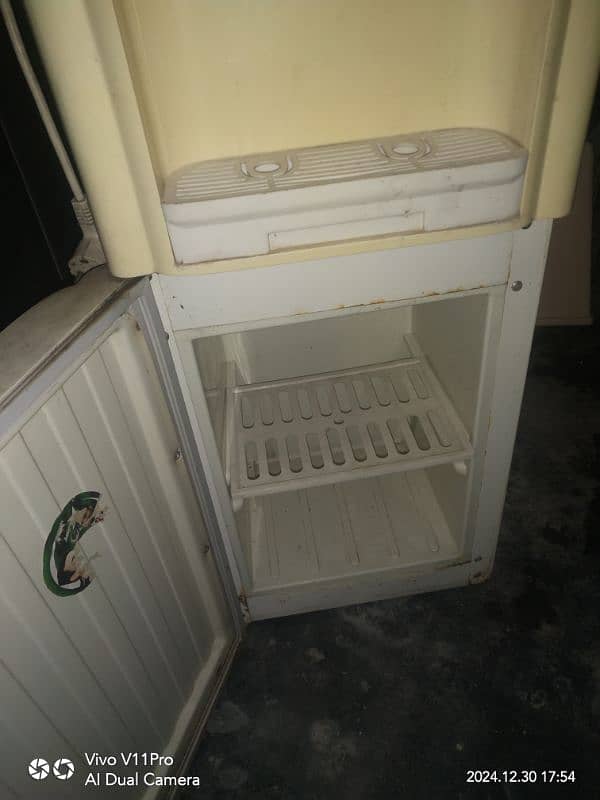 urgent sale water dispenser 2