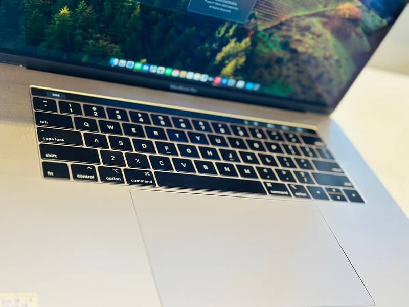 Apple MacBook Pro 2016 macOS Sonoma - Apple's Latest 2