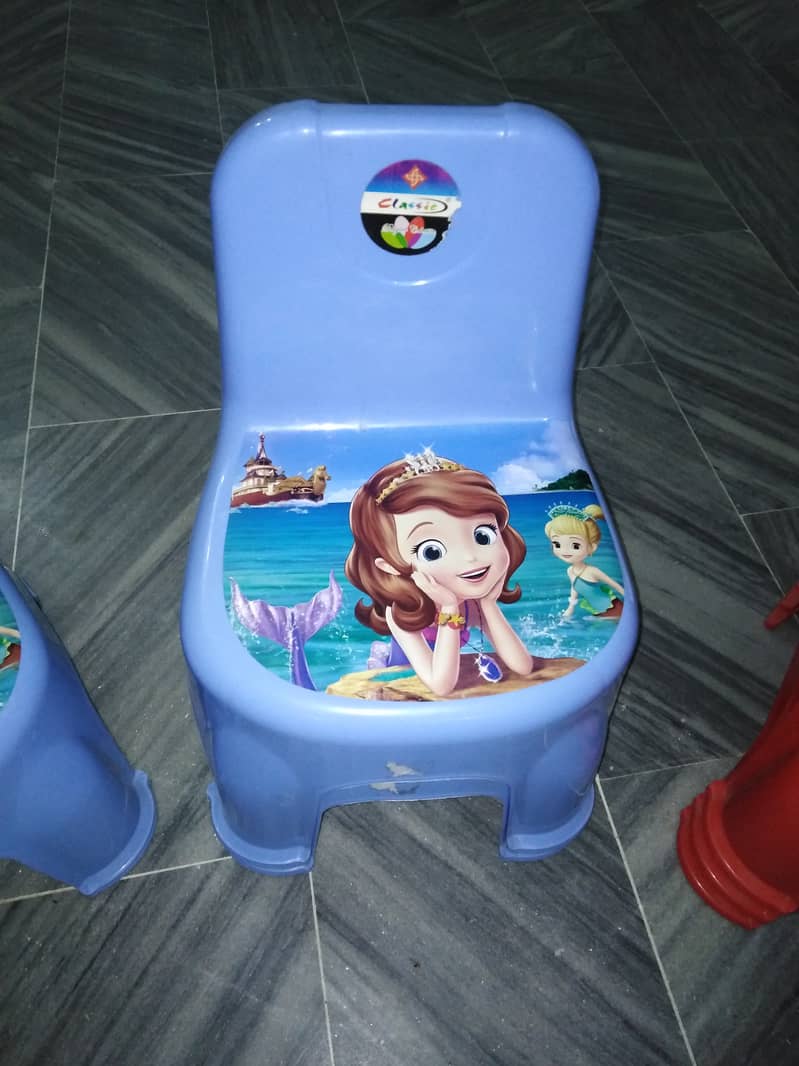 Kids chairs 1