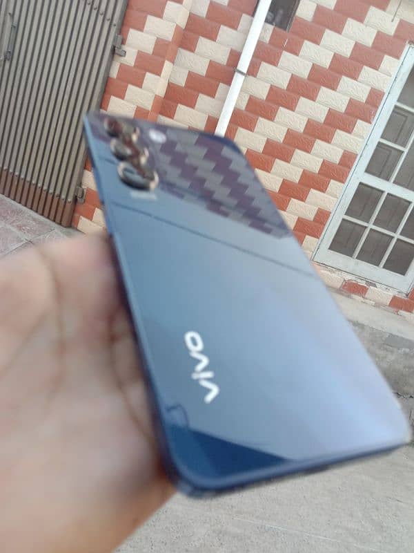 VIVO Y 100.  RAM 8GB Storage 256 GB 5