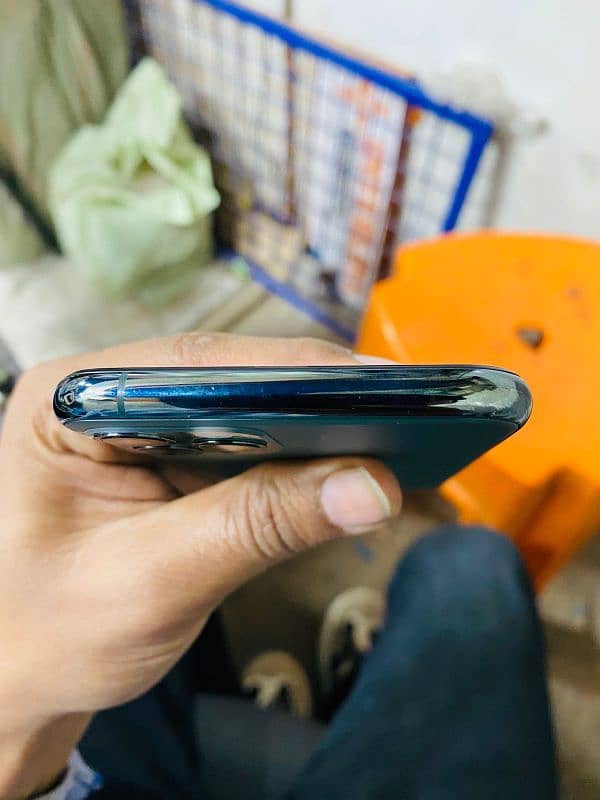 Iphone 11 pro Non PTA 4