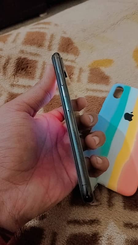 I phone xs max 64 gb for urgent sale exchange possible 6